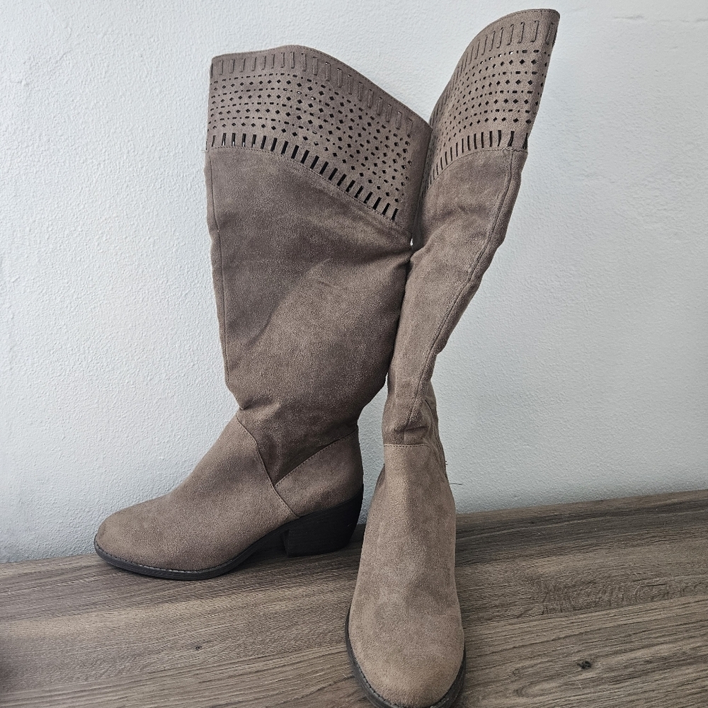 David Aaron Women's Taupe Suede‎ Laser Cut Block Heel Tall Boots Size 8